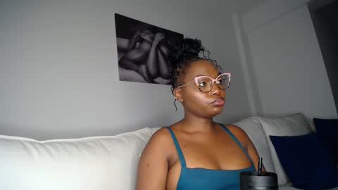 Liya online show from 03/04/25, 08:38