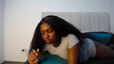 Snapshot of cute_ass18 chatting on 11/04/25, 02:05 Liya online show from 11/04/25, 02:05