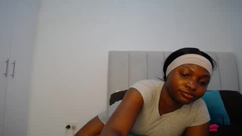Snapshot of cute_ass18 chatting on 11/08/25, 06:57 Liya online show from 11/08/25, 06:57