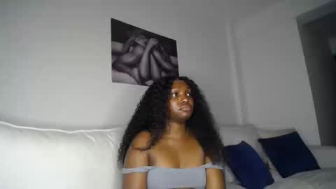 Snapshot of cute_ass18 chatting on 11/28/25, 07:27 Liya online show from 11/28/25, 07:27