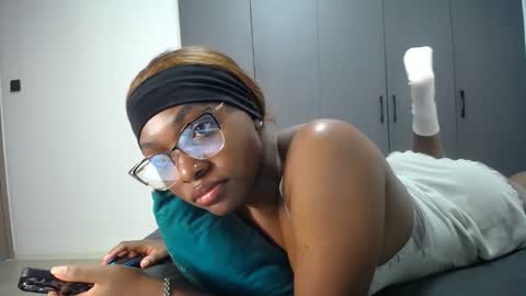 Liya online show from 04/26/26, 07:39
