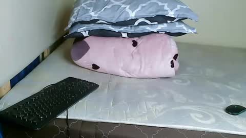 Snapshot of cute_beb2 chatting on 01/09/25, 07:52 V EE online show from 01/09/25, 07:52