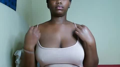 Snapshot of cute_beb2 chatting on 01/23/25, 01:35 V EE online show from 01/23/25, 01:35