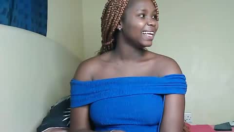 Snapshot of cute_beb2 chatting on 01/29/25, 12:13 V EE online show from 01/29/25, 12:13