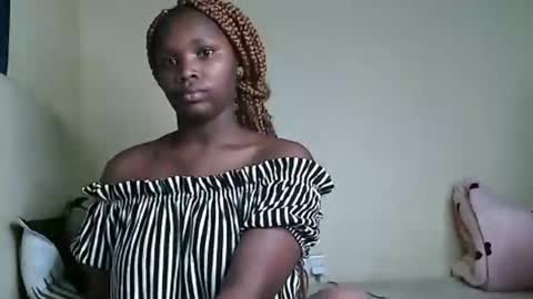 Snapshot of cute_beb2 chatting on 01/30/25, 12:48 V EE online show from 01/30/25, 12:48