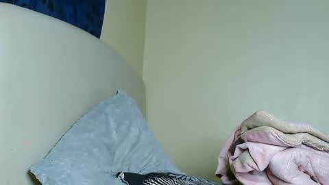 Snapshot of cute_beb2 chatting on 02/07/25, 02:15 V EE online show from 02/07/25, 02:15