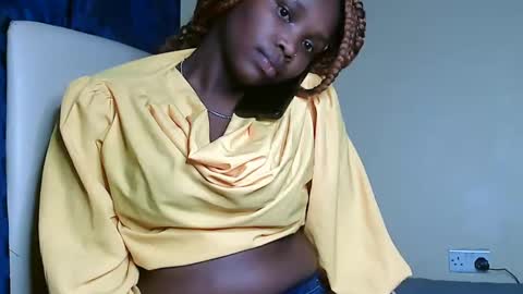 Snapshot of cute_beb2 chatting on 02/24/25, 11:21 V EE online show from 02/24/25, 11:21