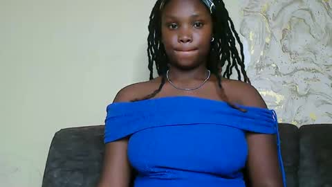 Snapshot of cute_beb2 chatting on 02/28/25, 12:20 V EE online show from 02/28/25, 12:20