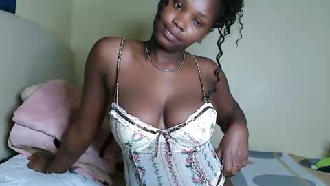 Snapshot of cute_beb2 chatting on 03/02/25, 08:05 V EE online show from 03/02/25, 08:05