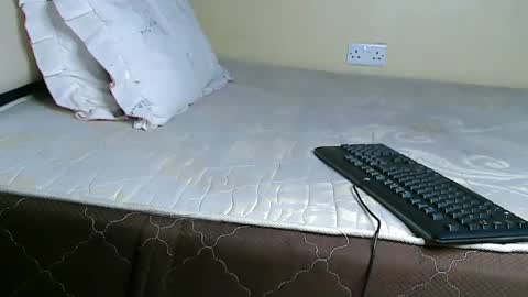 Snapshot of cute_beb2 chatting on 03/07/25, 06:46 V EE online show from 03/07/25, 06:46