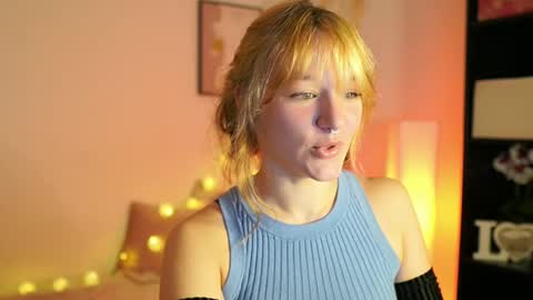 Snapshot of cute_brutality chatting on 11/30/25, 01:15 Coco online show from 11/30/25, 01:15