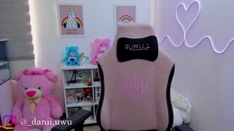 Snapshot of cute_dani__ chatting on 06/17/26, 02:51 Dani online show from 06/17/26, 02:51