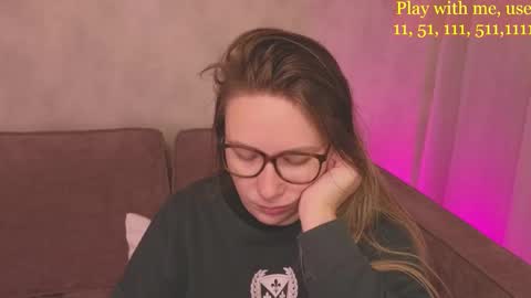 Snapshot of cute_darina chatting on 11/26/25, 01:17 Everyday stream in the same time online show from 11/26/25, 01:17