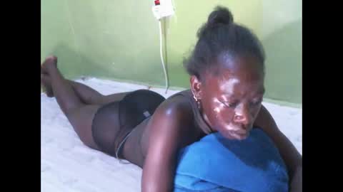 cute_doria online show from 10/08/25, 02:53