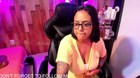    Independent Model online show from 11/25/25, 11:27