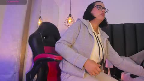    Independent Model online show from 05/01/26, 11:48