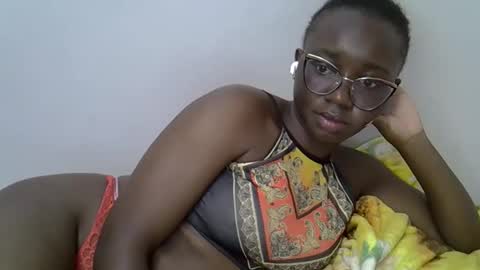 Snapshot of cute_gee chatting on 03/15/26, 02:01 daddysdoll online show from 03/15/26, 02:01