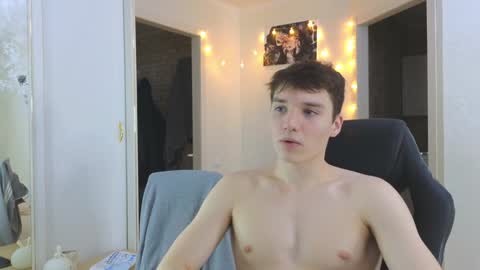 Snapshot of cute_junk chatting on 01/22/25, 01:20 Kite and Jack online show from 01/22/25, 01:20