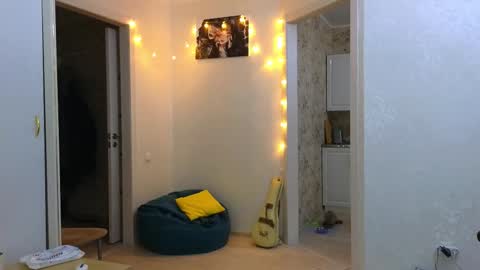 Snapshot of cute_junk chatting on 02/09/25, 06:05 Kite and Jack online show from 02/09/25, 06:05