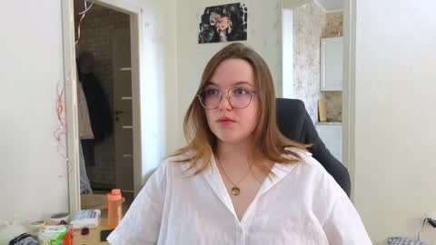 Snapshot of cute_junk chatting on 02/28/25, 05:48 Kite and Jack online show from 02/28/25, 05:48