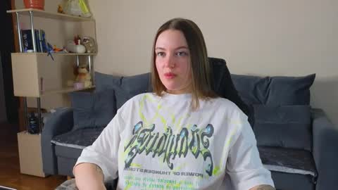 Snapshot of cute_junk chatting on 09/25/25, 03:38 Kite and Jack online show from 09/25/25, 03:38