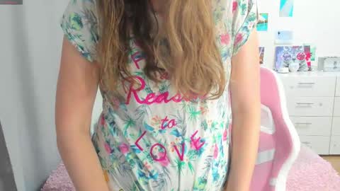 cute_kate0 online show from 09/17/25, 12:51