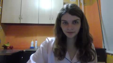 cute_kitte online show from 12/18/24, 10:02