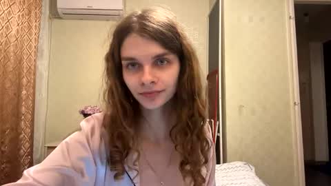 cute_kitte online show from 10/14/25, 10:10
