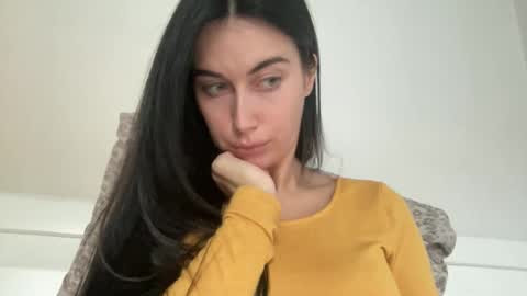 cute_kriss94 online show from 10/28/25, 01:36