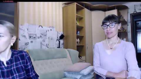 cute_lion_ online show from 11/10/25, 12:04