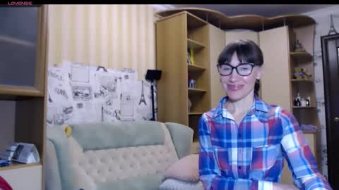 cute_lion_ online show from 11/29/25, 01:58