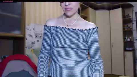 cute_lion_ online show from 12/14/25, 12:32