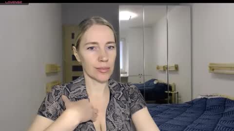 cute_lion_ online show from 12/20/25, 12:34