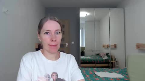 cute_lion_ online show from 05/12/26, 01:52