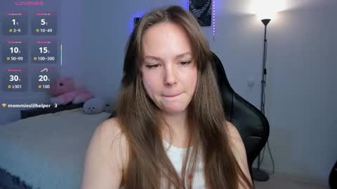 Snapshot of cute_little_ass chatting on 10/19/25, 01:01 Emily online show from 10/19/25, 01:01