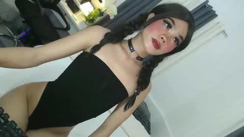 Snapshot of cute_maloi chatting on 01/08/26, 08:05 Jane online show from 01/08/26, 08:05