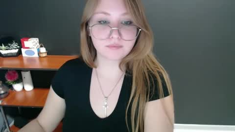 Veronica online show from 12/31/24, 10:26