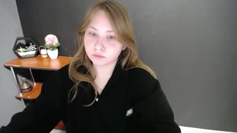 Veronica online show from 02/24/25, 10:26