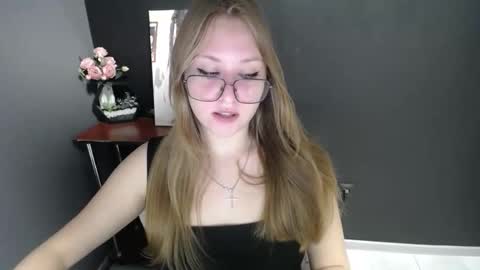 Veronica online show from 10/17/25, 08:06