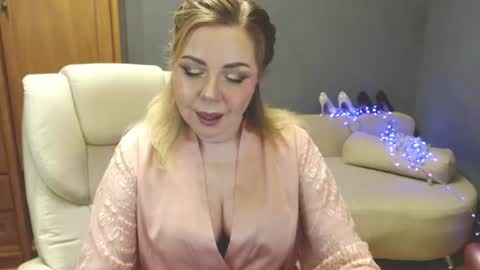 cute_phoenix online show from 06/18/26, 07:07