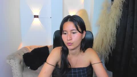 Snapshot of cute_rouss chatting on 12/12/24, 08:03 ROUSS online show from 12/12/24, 08:03