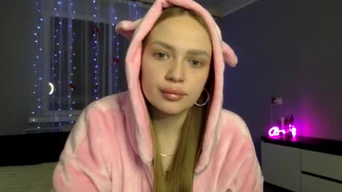 Snapshot of cute_shy06 chatting on 12/14/25, 07:51 cute_shy06 online show from 12/14/25, 07:51