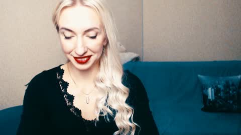 cute_smile_shy online show from 01/11/25, 12:33