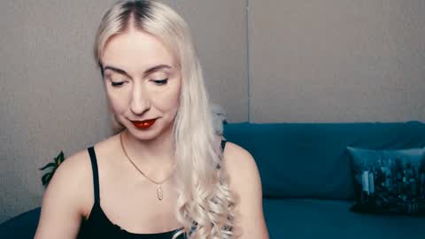 cute_smile_shy online show from 01/21/25, 07:17