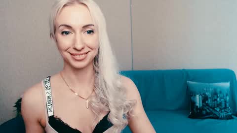 cute_smile_shy online show from 02/23/25, 11:22