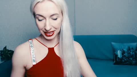 cute_smile_shy online show from 03/04/25, 10:49