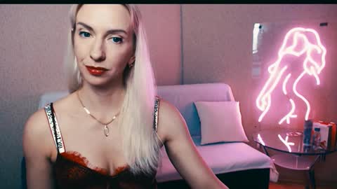 Snapshot of cute_smile_shy chatting on 11/01/25, 08:22 cute_smile_shy online show from 11/01/25, 08:22