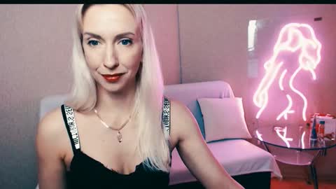 Snapshot of cute_smile_shy chatting on 11/04/25, 08:41 cute_smile_shy online show from 11/04/25, 08:41