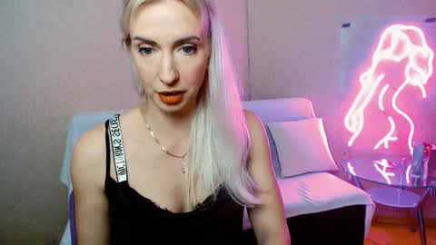 Snapshot of cute_smile_shy chatting on 11/08/25, 08:51 cute_smile_shy online show from 11/08/25, 08:51