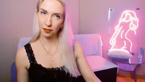 Snapshot of cute_smile_shy chatting on 11/18/25, 09:08 cute_smile_shy online show from 11/18/25, 09:08